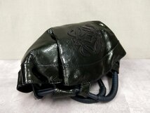 ●超美品●LOEWE ロエベ●アナグラム●アイレ●エナメル パテント レザー 本革●ハンド バッグ●ダークグリーン ネイビー●G金具●Js45194_画像4