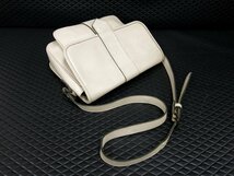 ◆美品◆YSL Yves Saint-Laurent イヴ・サンローラン◆ロゴ型押し◆カーフ レザー 本革◆ショルダー バッグ◆ライトベージュ◆A4580_画像2