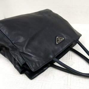 ◆PRADA プラダ◆ラム レザー 本革◆ハンド トート バッグ◆ネイビー シルバー金具◆イタリア製◆腕掛け◆三角ロゴプレート◆A4807の画像2