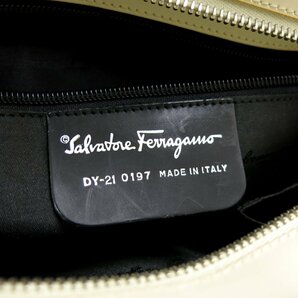 超美品◆Salvatore Ferragamo フェラガモ◆ガンチーニ◆キャンバス レザー 本革◆2way ハンド ショルダー バッグ◆カーキ 白 SV金具◆A4756の画像10