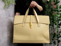 ●超美品●CELINE セリーヌ●ターンロック●カーフ レザー 本革●フラップ ハンド バッグ●ベージュ●G金具●腕掛け●A3 収納●Js45983_画像2