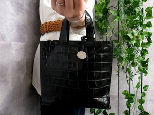 ●超美品●FURLA フルラ●ロゴチャーム●クロコダイル 型押し レザー 本革●ハンド バッグ●黒●シルバー金具●腕掛け●かばん●Js45850