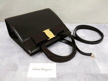 超美品●Salvatore Ferragamo フェラガモ●ヴァラリボン●ロゴ型押し●カーフ レザー 本革●2way ハンド バッグ●ブラウン●G金具●Js46185_画像4