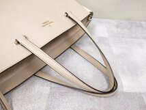 ●超美品●新品同様●kate spade ケイトスペード●カーフ レザー 本革●2way トート バッグ●白 ベージュ●SV金具●B5 収納 書類●Js46074_画像5