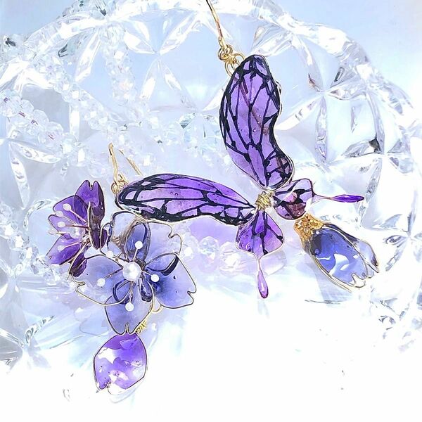 ゆらゆら揺らめく紫の蝶と桜ピアスNo.006 ハンドメイド