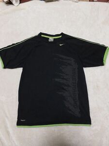 スポーツマン必見!!　NIKE 黒Tシャツ　Mサイズ　背中メッシュタイプ 半袖Tシャツ ナイキ