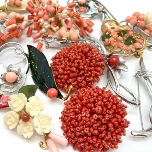 「珊瑚ブローチ16点おまとめ」a 重量171g サンゴ さんご コーラル coral 赤 彫刻 丸玉 花 accessory jewelry broach CE0の画像1