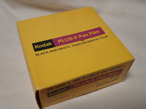 期限切れ・新品未使用・未開封　Kodak コダック 白黒 フィルム　PLUS-X Pan Film PX402 35mm×100ft(30.5m)