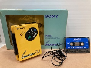 1142* SONY ソニー SPORTS WALKMAN FM ステレオ カセットウォークマン WM-F5 イエロー 本体 付属 ケース付 動作未確認 ジャンク品