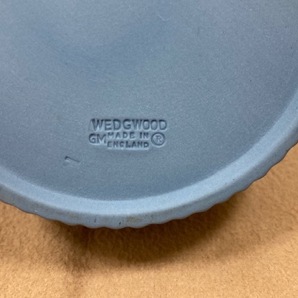 1410* WEDGWOOD ウエッジウッド ジャスパー 小物入れ ペールブルー アクセサリーボックス 陶器 made in ENGLAND 現状品の画像3