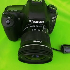 Canon EOS80D EF-S１０−１８ズーム ACアダプター付きの画像1