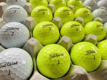 タイトリストゴルフロストボール　タイトリストAVX カラーボール混合 40個　Titleist GOLF AVXゴルフボール_画像2