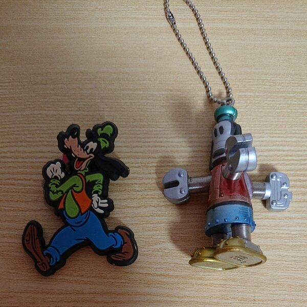 ディズニー グーフィー ピンバッジ & フィギュア Disney