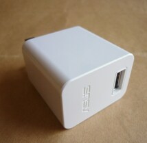 ASUS エイスース　充電器 ACアダプタ USB充電器　A172-050200U-US 5V 2A 　白　ホワイト　_画像1