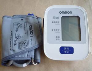 OMRON オムロン 血圧計 HEM-7120 上腕式 電子血圧計 デジタル血圧計 自動電子血圧計 健康器具 ホワイト 白　