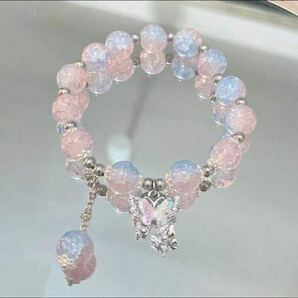 ミルキー ピンク×ブルー オーロラ 蝶々 ガラスビーズ ブレスレットの画像1