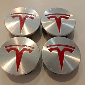 テスラ ホイールセンターキャップ シルバー レッド 4個セット
