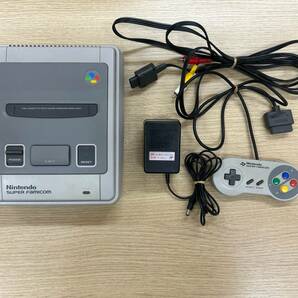 ☆3576 Nintendo スーパーファミコン SHVC-002 本体 任天堂 コントローラー アダプター ニンテンドー 中古 通電〇 ジャンク現状保管品 ☆の画像1