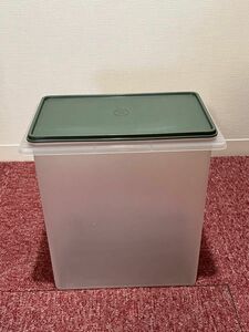 タッパーウェア　Tupperware 中古品　USED サイズ約19cm×32cm×32.5cm 保存容器