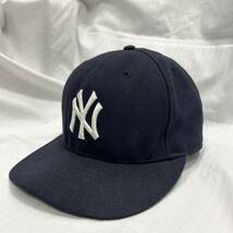 ニューエラ NEW ERA キャップ 帽子 ニューヨーク ヤンキース ネイビー 59FIFTY YANKEES 7 1/2 紺色　色褪せあり　中古品　刺繍に汚れあり_画像1