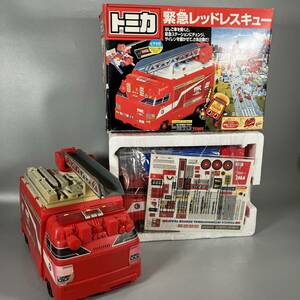 B3-468　TOMY トミカ 緊急レッドレスキュー はしご車 変形 乗り物 玩具 未使用品 ジャンク品 ２点まとめて 中古品