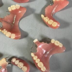 B2-550 入れ歯 歯科技工 ブリッジ ジャンク品の画像3