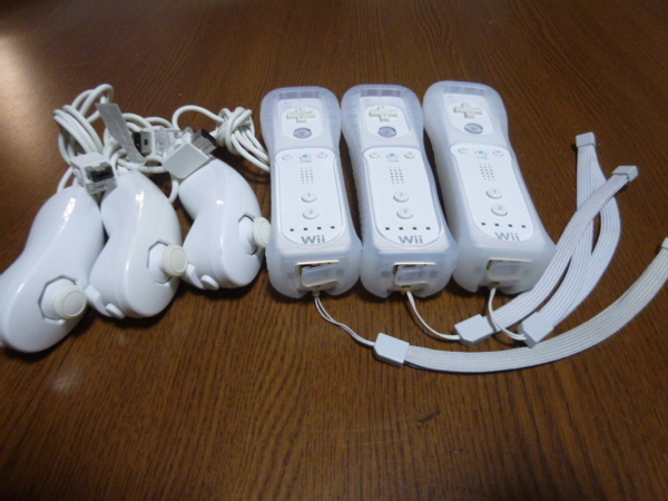 RSJN079【送料無料 動作確認済】Wii リモコン ジャケット ストラップ　ヌンチャク 3個セット ホワイト　白　カバー