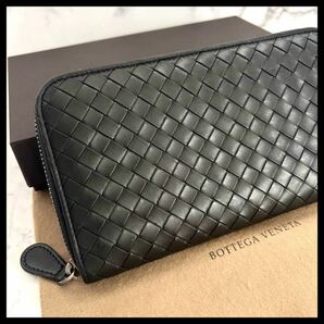 ★【極美品！希少！】 BOTTEGA VENETA ボッテガヴェネタ イントレチャート 長財布 ラウンドファスナー ブラック 定価7.8万 106の画像1