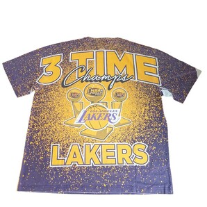 訳あり 未使用品 mitchell&ness ミッチェルアンドネス XＬ 半袖Tシャツ Tシャツ 総柄 レイカーズ Lakers NBA の画像2