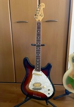 Squier by Fender Venus★スクワイヤー ヴィーナス VS-55 3Tone Sunburst Crafted in Japan／コートニー・ラブ・モデル、個性溢れる仕様。_画像1