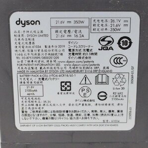 【行董】AC660ABY79 dyson ダイソン V6 コードレス クリーナー 掃除機 専用スタンド付き 現状品 充電式 充電式バッテリー 家電の画像3