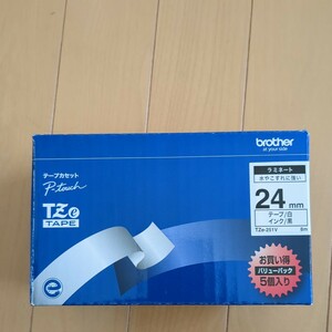 【未使用品】【新品】ピータッチ ラミネートテープ TZe-251 24mm （白・黒文字）5個入り 未使用品