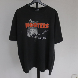 i8 90sビンテージ HANES ヘインズ HOOTERS プリントTシャツ USA製■1990年代製 表記XLサイズ 黒 ブラック アメカジ アンティーク 古着卸