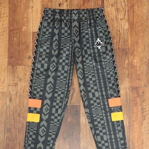 1円/23SS/MARCELO BURLON/Lサイズ/トラック パンツ CMCJ004S23FAB001 ネイティブ柄 カッパ コラボ 新品/黒×グレー/ib462/の画像2