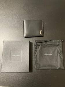 【新品未使用】Yves Saint Laurent イブサンローラン サンローラン 財布 二つ折り財布 ウォレット ロゴ シルバー 