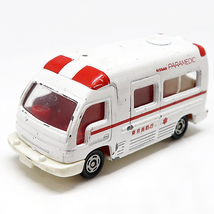 DKG★送料無料 T38★ TOMICA トミカ NISSAN PARAMEDIC No.51　日産 東京消防庁 救急車　TOMY トミー ミニカー トミカ 51_画像1