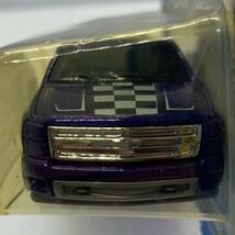 ホットウィール シボレー シェビー シルバラード 紫 CHEVY SILVERADO 2010 CHEVROLET 荷台 バイク付 MATTEL Hot Wheels 未開封 希少 絶版_画像4