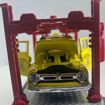 M2 MACHINES 1/64 1956 FORD F-100 Tow Truck MOON EYES フォード レッカー車 ムーンアイズ ギミック モデルキット トラック ルース品 _画像4