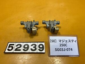 送料A 52939[SE]ヤマハ マジェスティ250C SG03J-074 シートロック　フック　ステー