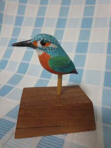 Art hand Auction Handgefertigte Wildvogelfigur Eisvogel aus Holz, Innenausstattung, Ornament, Andere