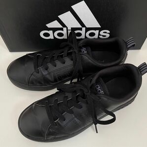 adidasスニーカーブラック黒23.5cm アディダススニーカー黒23.5 アディダスレディーススニーカーブラック