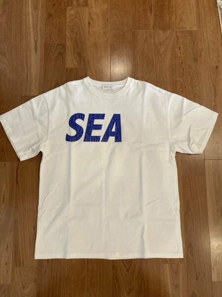 【送料無料】WIND AND SEA ロゴTシャツ XLサイズ　白×青　ウィンダンシー