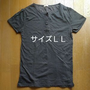 　半袖Tシャツ　サイズＬＬ 　花柄くるみボタン