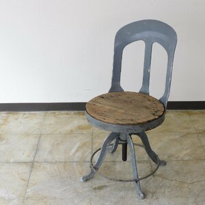 ふるいシャビーな回転イス HK-a-03539 / 丸椅子 スツール 木製 無垢材 シャビー イス 椅子 チェア 古家具 古道具