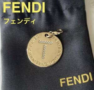 新品 FENDI フェンディ☆ペンダントトップ “T” ラインストーン付 イニシャルチャーム プレート ネックレストップ ゴールド 正規品