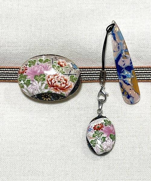NO.1136 九谷焼 帯留め+帯飾り 2点セット!花 陶器 リメイク品(帯留 和装小物)ハンドメイド品
