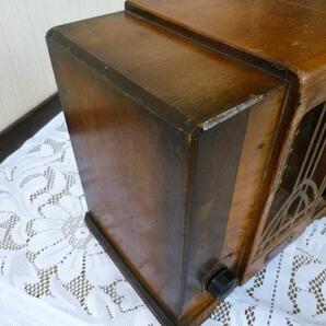 昔の真空管時代のラジオボックスの画像4