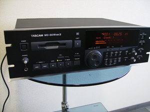 業務用MDレコーダ－　MD-801RMKⅡ　TASCAM 　　即決価格にて　maxell COULER 74 10巻 おまけ