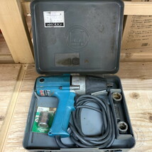 マキタ makita インパクトレンチ 6905B ソケットレンチ付 記名有 中古　店舗併売品(M0405-3)_画像1