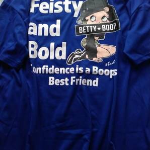 ☆レディース☆BETTYBOOP ☆胸元ロゴ刺繍♪バックにお座りベティちゃんイラストの青色半袖Tシャツです(o^―^o)大きいサイズ４Ｌ☆新品☆の画像3
